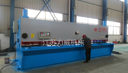 QC11Y/K普通、數(shù)控液壓閘式剪板機(jī)
